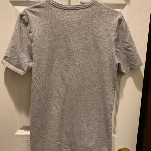 Nike  DRI-FIT Short Sleeve Grey T-Shirt Mens Size Small Athletic Cut - Picture 4 of 4